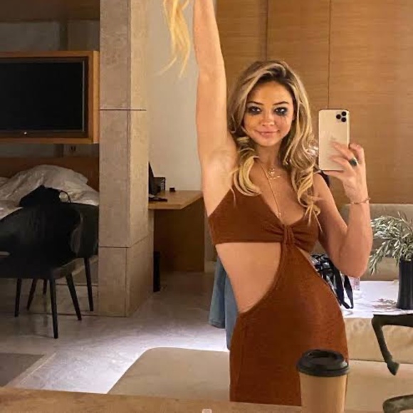 Dress - Picture 6 of 6